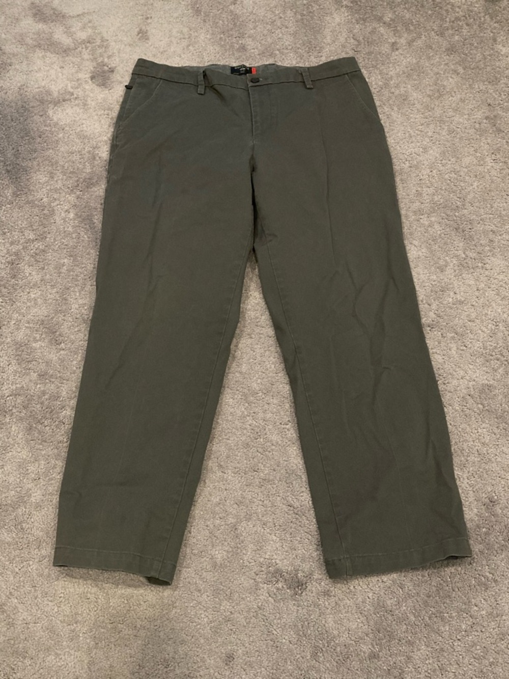 Men’s Dockers Classic Fit Gray Work Pants Button Zip Pockets Size 38/32 Business